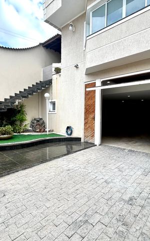 Casa à venda com 427m², 4 quartos e 5 vagasGaragem
