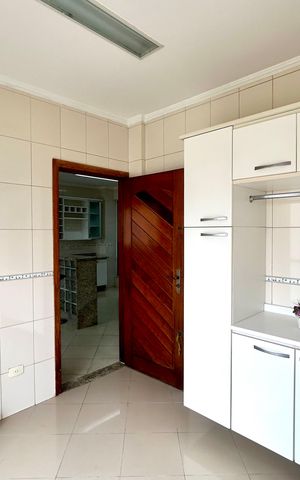 Casa à venda com 427m², 4 quartos e 5 vagasÁrea de Serviço