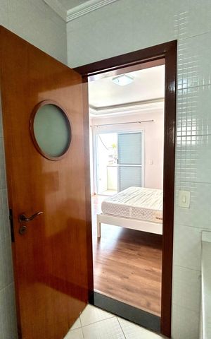 Casa à venda com 427m², 4 quartos e 5 vagasBanheiro da Suíte 2