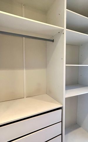 Casa à venda com 427m², 4 quartos e 5 vagasCloset da Suíte 1
