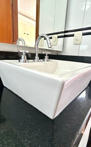 Casa à venda com 427m², 4 quartos e 5 vagasBanheiro da Suíte 3