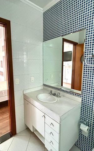 Casa à venda com 427m², 4 quartos e 5 vagasBanheiro da Suíte 2