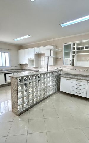 Casa à venda com 427m², 4 quartos e 5 vagasCozinha