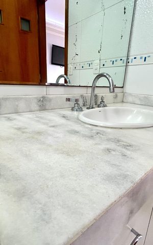 Casa à venda com 427m², 4 quartos e 5 vagasBanheiro da Suíte 1