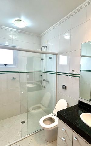 Casa à venda com 427m², 4 quartos e 5 vagasBanheiro 1