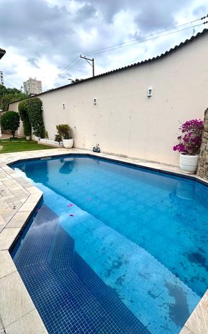 Casa à venda com 427m², 4 quartos e 5 vagasÁrea comum - Piscina