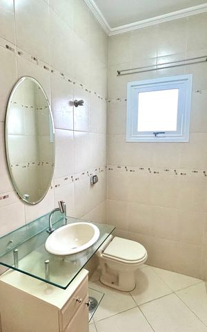 Casa à venda com 427m², 4 quartos e 5 vagasLavabo 1