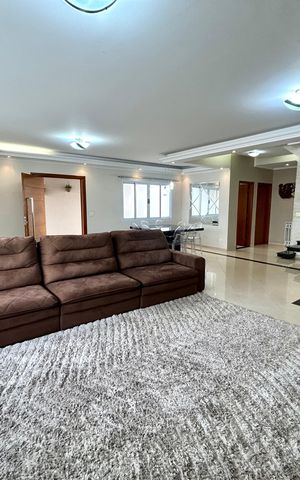 Casa à venda com 427m², 4 quartos e 5 vagasSala
