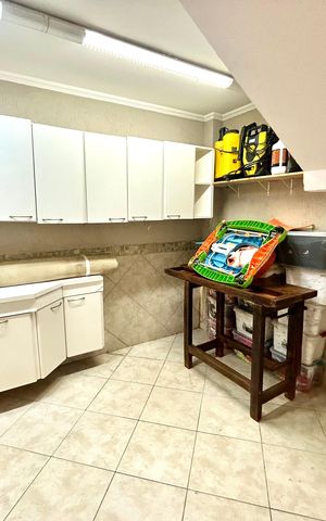 Casa à venda com 427m², 4 quartos e 5 vagasQuarto de Serviço