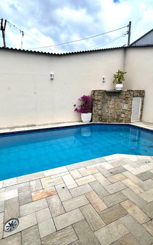 Casa à venda com 427m², 4 quartos e 5 vagasÁrea comum - Piscina