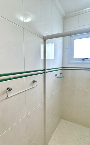 Casa à venda com 427m², 4 quartos e 5 vagasBanheiro 1
