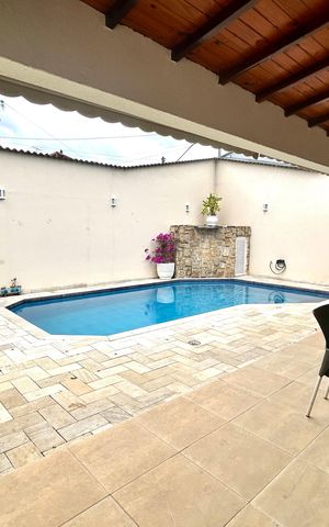 Casa à venda com 427m², 4 quartos e 5 vagasÁrea comum - Piscina