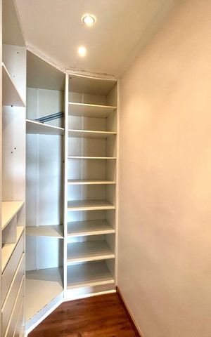 Casa à venda com 427m², 4 quartos e 5 vagasCloset da Suíte 2