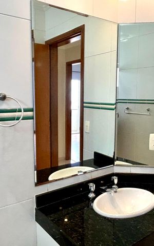 Casa à venda com 427m², 4 quartos e 5 vagasBanheiro 1