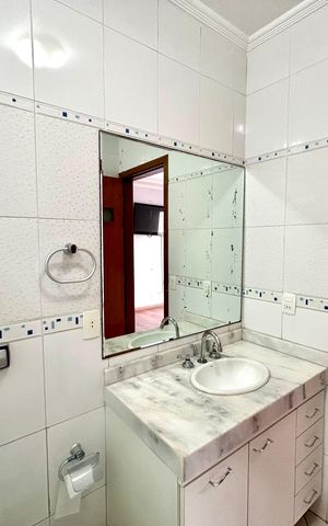Casa à venda com 427m², 4 quartos e 5 vagasBanheiro da Suíte 1