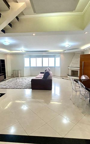 Casa à venda com 427m², 4 quartos e 5 vagasSala