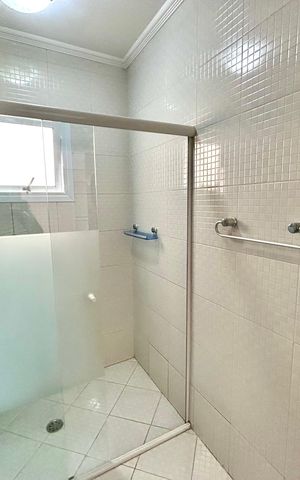 Casa à venda com 427m², 4 quartos e 5 vagasBanheiro da Suíte 2