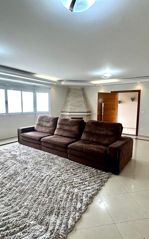 Casa à venda com 427m², 4 quartos e 5 vagasSala