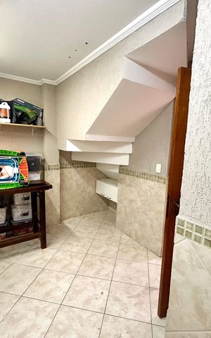 Casa à venda com 427m², 4 quartos e 5 vagasQuarto de Serviço