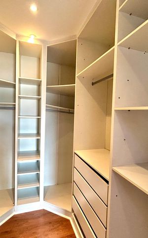Casa à venda com 427m², 4 quartos e 5 vagasCloset da Suíte 1