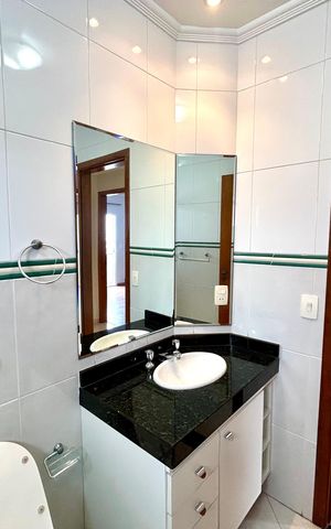 Casa à venda com 427m², 4 quartos e 5 vagasBanheiro 1
