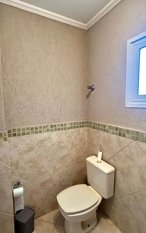 Casa à venda com 427m², 4 quartos e 5 vagasLavabo 2
