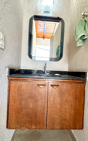 Casa à venda com 427m², 4 quartos e 5 vagasBanheiro 2