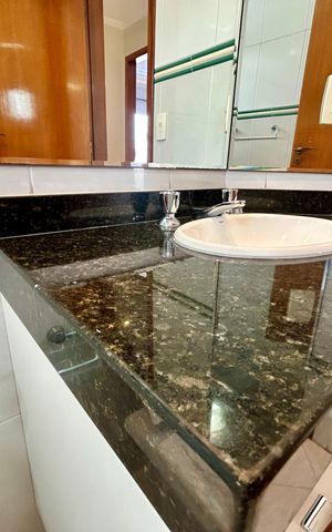 Casa à venda com 427m², 4 quartos e 5 vagasBanheiro 1