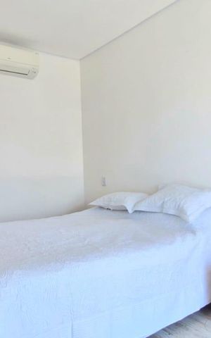 Casa de condomínio à venda com 360m², 3 quartos e 2 vagas Casa de condomínio à venda com 360m², 3 quartos e 2 vagasSuíte