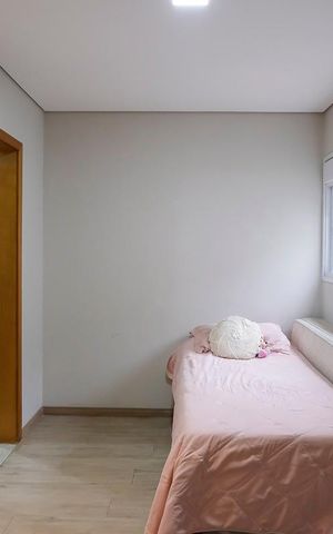 Casa à venda com 220m², 3 quartos e 4 vagasSuíte 2