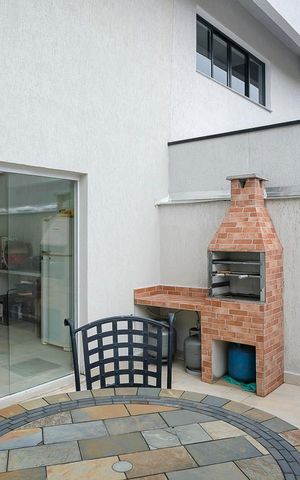 Casa à venda com 220m², 3 quartos e 4 vagasQuintal
