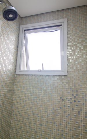 Apartamento à venda com 220m², 3 quartos e 3 vagas Apartamento à venda com 220m², 3 quartos e 3 vagasBanheiro da Suíte 1