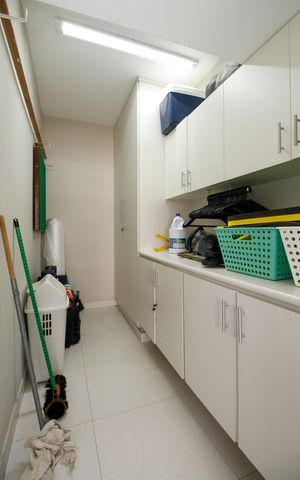 Apartamento à venda com 135m², 3 quartos e 2 vagas Apartamento à venda com 135m², 3 quartos e 2 vagasQuarto de Serviço