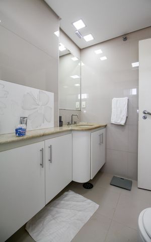 Apartamento à venda com 135m², 3 quartos e 2 vagas Apartamento à venda com 135m², 3 quartos e 2 vagasBanheiro da Suíte