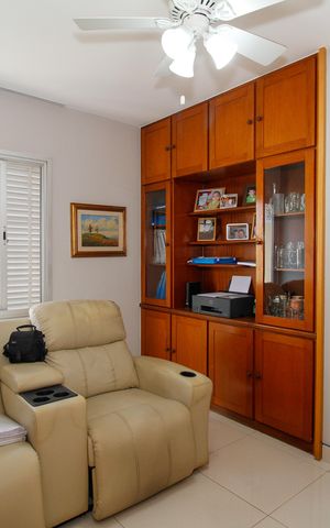 Apartamento à venda com 135m², 3 quartos e 2 vagas Apartamento à venda com 135m², 3 quartos e 2 vagasQuarto 1