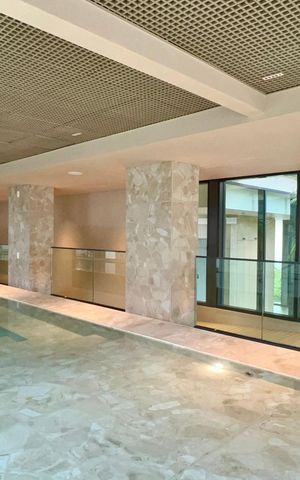 Apartamento à venda com 316m², 4 quartos e 2 vagas Apartamento à venda com 316m², 4 quartos e 2 vagasPiscina Coberta
