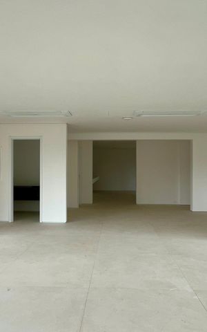 Apartamento à venda com 316m², 4 quartos e 2 vagas Apartamento à venda com 316m², 4 quartos e 2 vagasSala