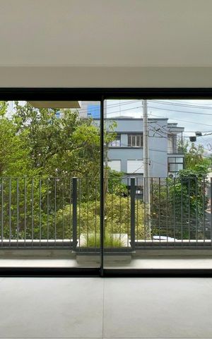 Apartamento à venda com 316m², 4 quartos e 2 vagas Apartamento à venda com 316m², 4 quartos e 2 vagasVaranda