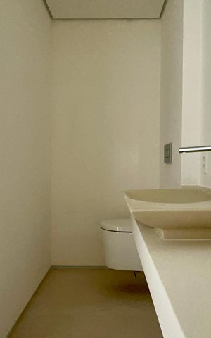 Apartamento à venda com 316m², 4 quartos e 2 vagas Apartamento à venda com 316m², 4 quartos e 2 vagasBanheiro da Suíte 1