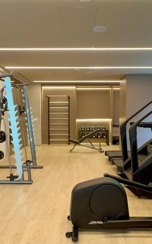 Apartamento à venda com 316m², 4 quartos e 2 vagas Apartamento à venda com 316m², 4 quartos e 2 vagasAcademia