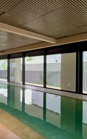 Apartamento à venda com 316m², 4 quartos e 2 vagas Apartamento à venda com 316m², 4 quartos e 2 vagasPiscina Coberta