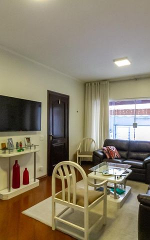 Casa à venda com 137m², 3 quartos e 2 vagas Casa à venda com 137m², 3 quartos e 2 vagasSala