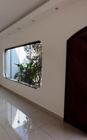 Casa à venda com 320m², 5 quartos e 5 vagasSala