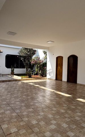 Casa à venda com 320m², 5 quartos e 5 vagasGaragem