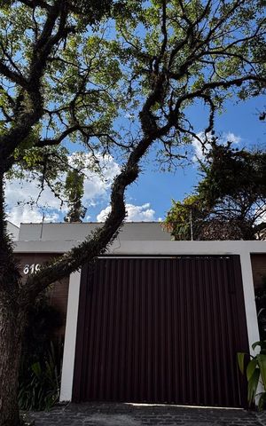 Casa à venda com 320m², 5 quartos e 5 vagasFachada