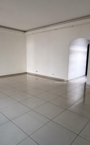 Casa à venda com 320m², 5 quartos e 5 vagasSala