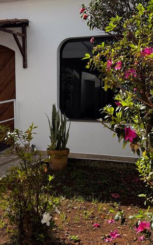 Casa à venda com 320m², 5 quartos e 5 vagasEntrada