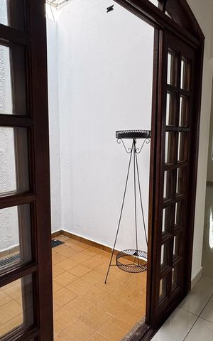 Casa à venda com 320m², 5 quartos e 5 vagasSala