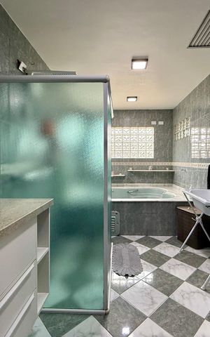 Casa à venda com 160m², 4 quartos e 2 vagas Casa à venda com 160m², 4 quartos e 2 vagasBanheiro Suíte