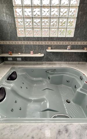 Casa à venda com 160m², 4 quartos e 2 vagas Casa à venda com 160m², 4 quartos e 2 vagasBanheiro Suíte